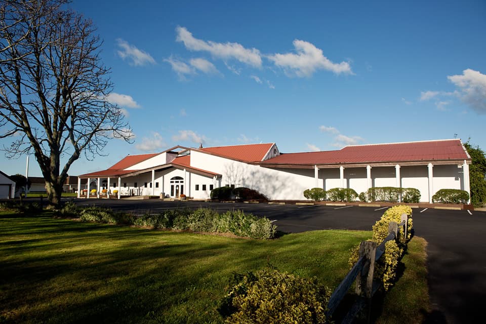 Red-roof tasting room at Pindar Vineyards in Peconic